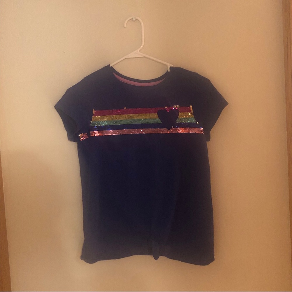 A cute color changing shirt with a twist and it is size extra large in girls.